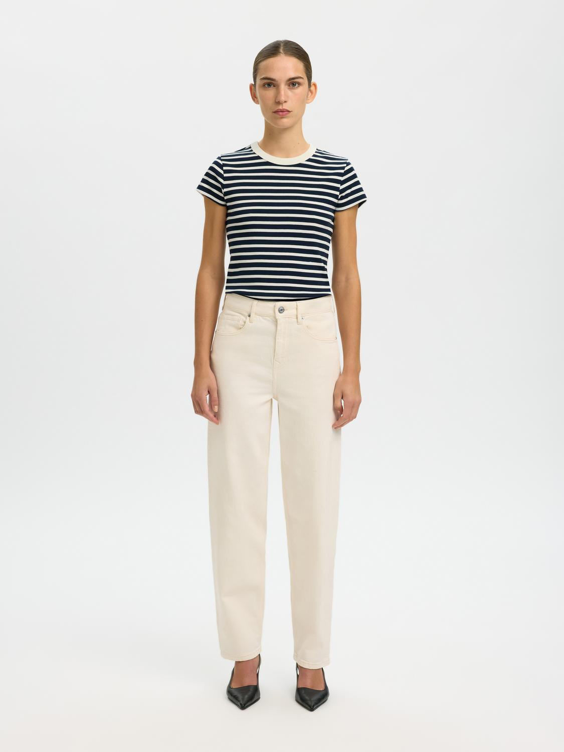 model_shot-front_full